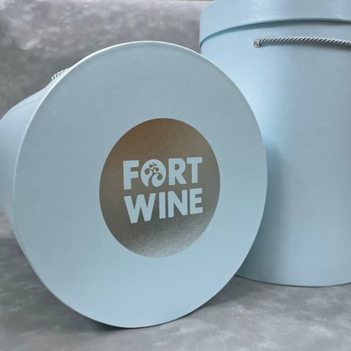 Круглая коробка для трех бутылок Fort Wine вид сбоку